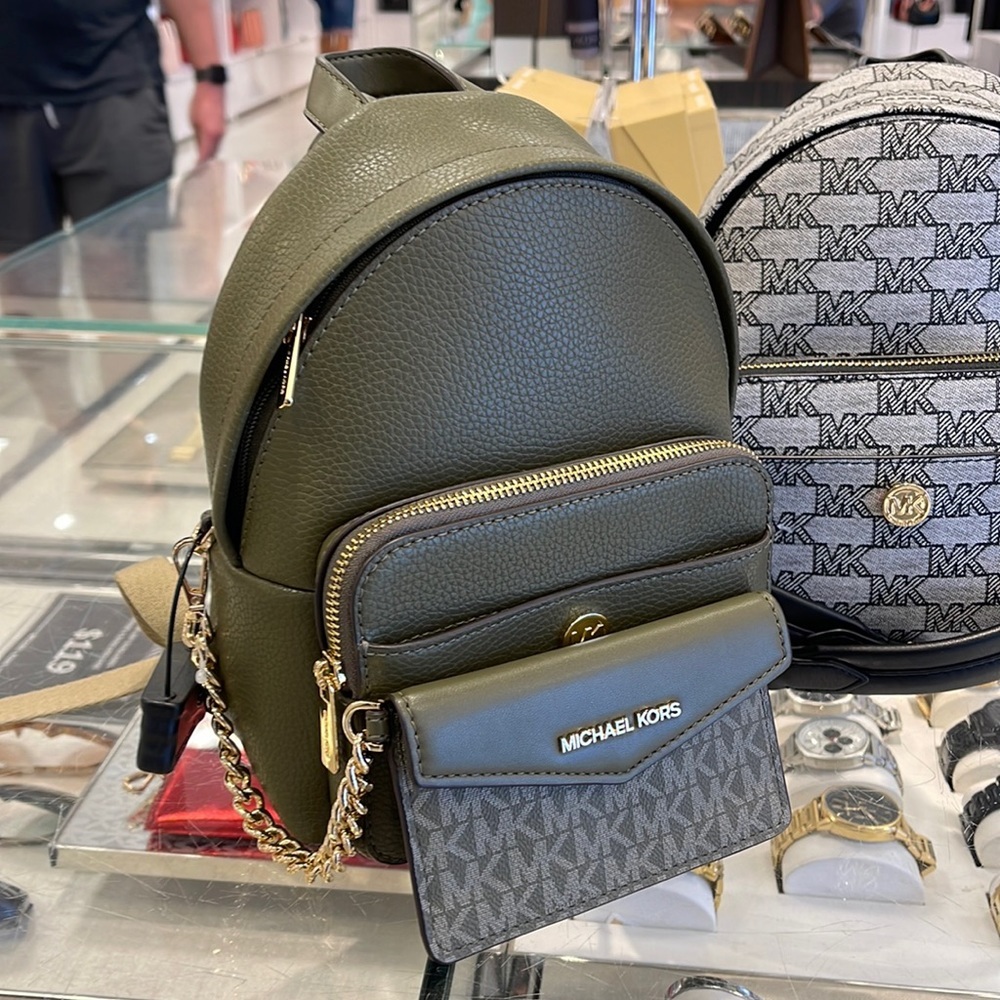 MICHAEL KORS
Maisie Extra-Small Pebbled Leather 2-in-1 Backpack
Olive 
NWT